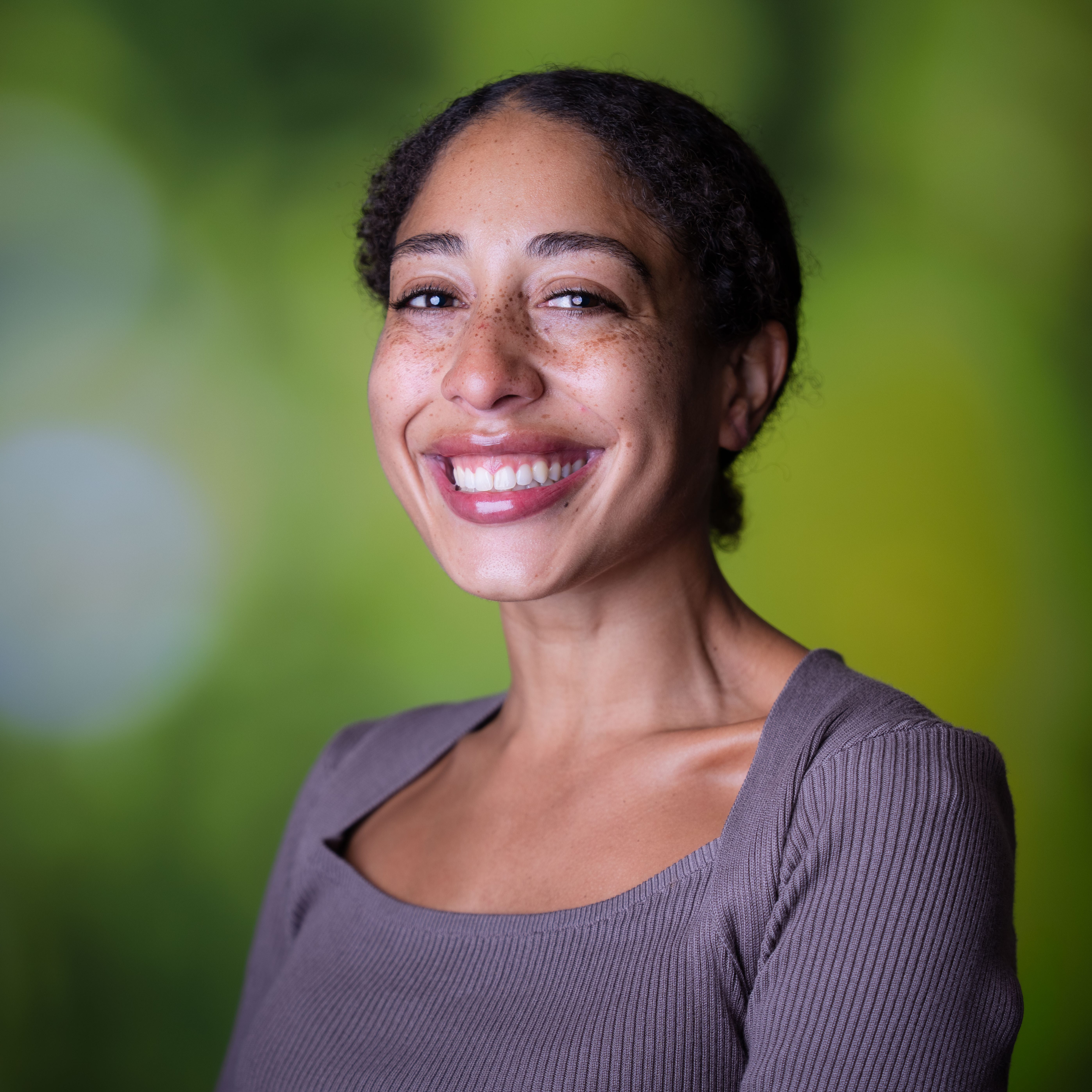 Headshot of Hannah, remote online notary and owner of Hannah Notarizes LLC